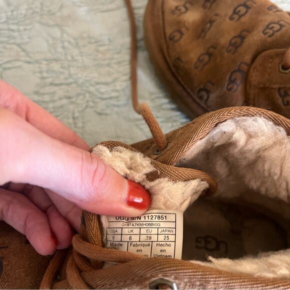 Ugg Nuemel Embossed Chukka Boot Chestnut Brown All Over Logo Womens Size 8 - Picture 9 of 11